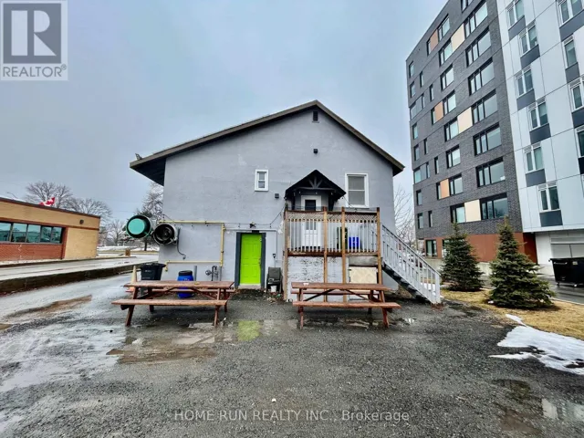 704 BROOKFIELD ROAD, Ottawa, Ontario K1V6J4