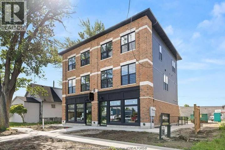 22 GORDON, Essex, Ontario N8M2M4