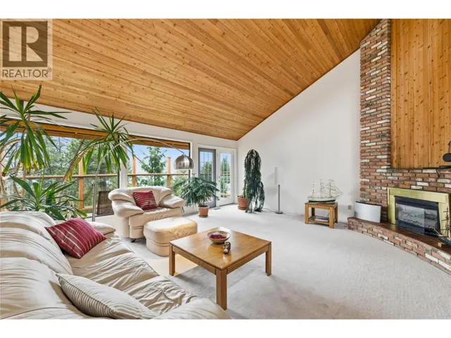 324 Clifton Road N, Kelowna, British Columbia V1V1N4