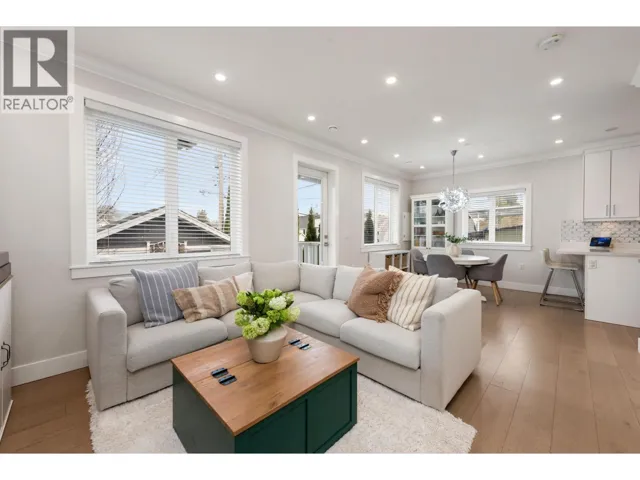 2876 CLARK DRIVE, Vancouver, British Columbia V5N0E9