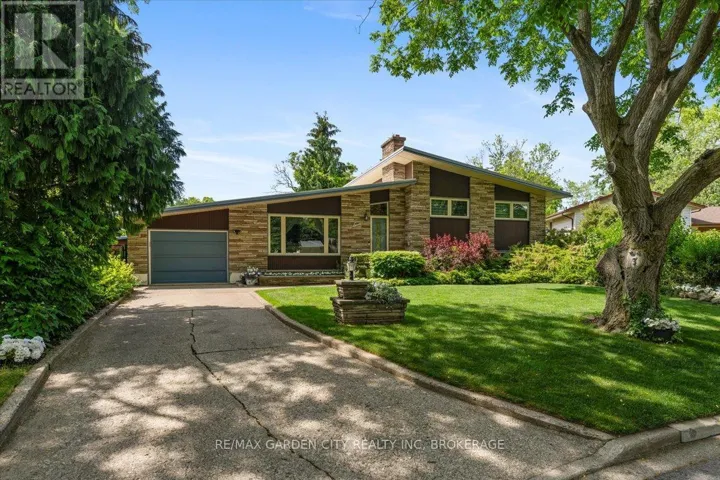 7 GLENAYR PLACE, St. Catharines (Glendale/Glenridge), Ontario L2T2A2