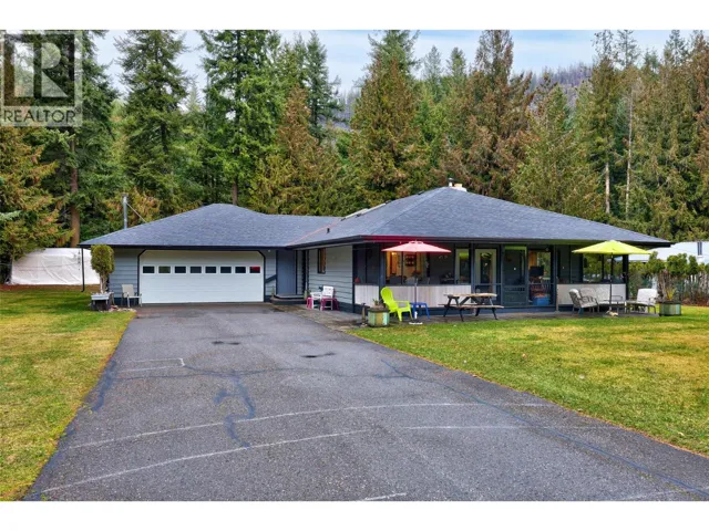 4061 Santa Road, Scotch Creek, British Columbia V0E1M5