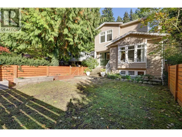 1400 RIVERSIDE DRIVE, North Vancouver, British Columbia V7H1V5