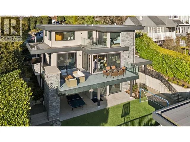 2678 MATHERS AVENUE, West Vancouver, British Columbia V7V2J4
