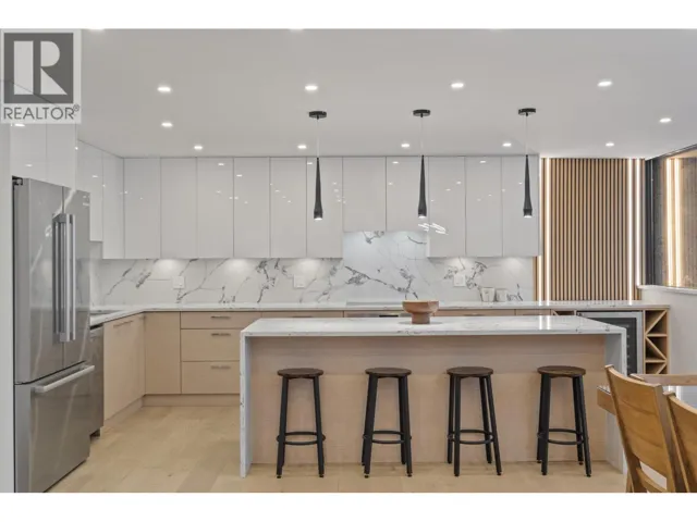 1207 1515 EASTERN AVENUE, North Vancouver, British Columbia V7L4R2