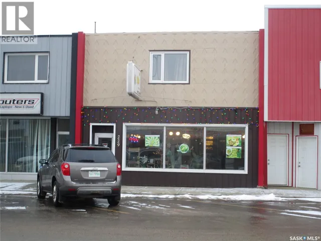 229 Centre STREET, Assiniboia, Saskatchewan S0H0B0