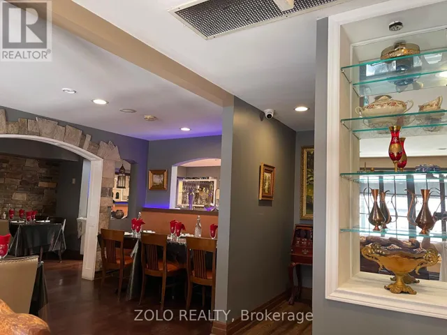 111 TRAFALGAR ROAD, Oakville (OO Old Oakville), Ontario L6J3G3