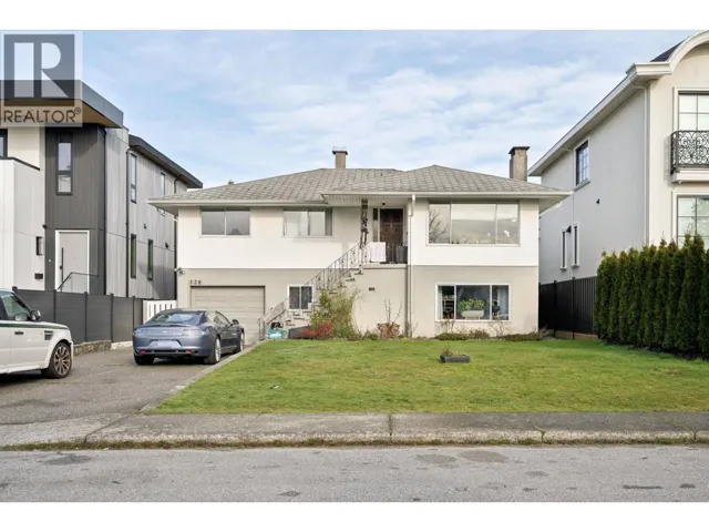 328 E 18TH STREET, North Vancouver, British Columbia V7L2X9
