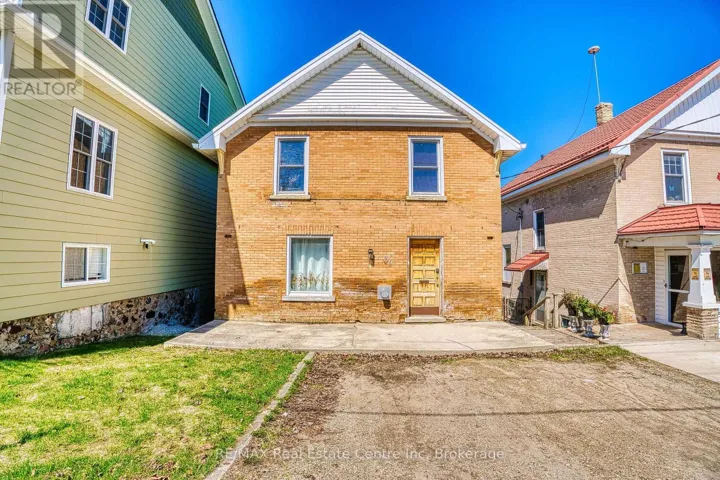 34 WELLINGTON STREET, Mapleton, Ontario N0G1P0