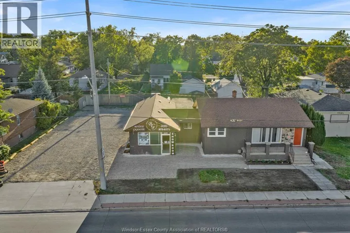 3225 WALKER ROAD, Windsor, Ontario N8W3E7