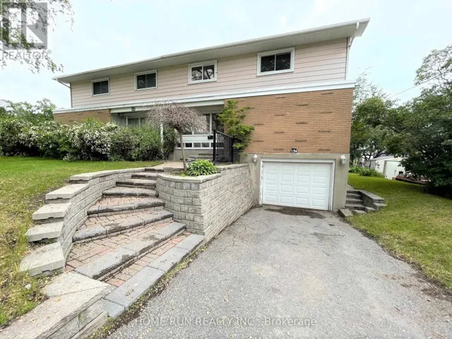 42 WALGATE AVENUE, Ottawa, Ontario K2E6M2