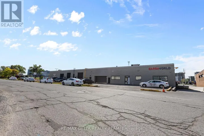 2250 GLADWIN CRESCENT, Ottawa, Ontario K1G3V4