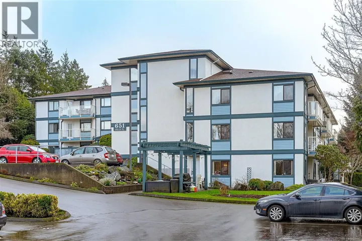 206 651 Jolly Pl, Saanich, British Columbia V8N1J4