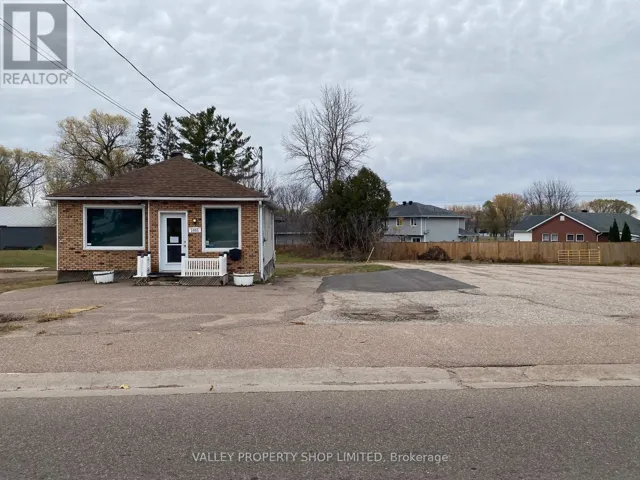 1051 PEMBROKE STREET, Pembroke, Ontario K8A5R3