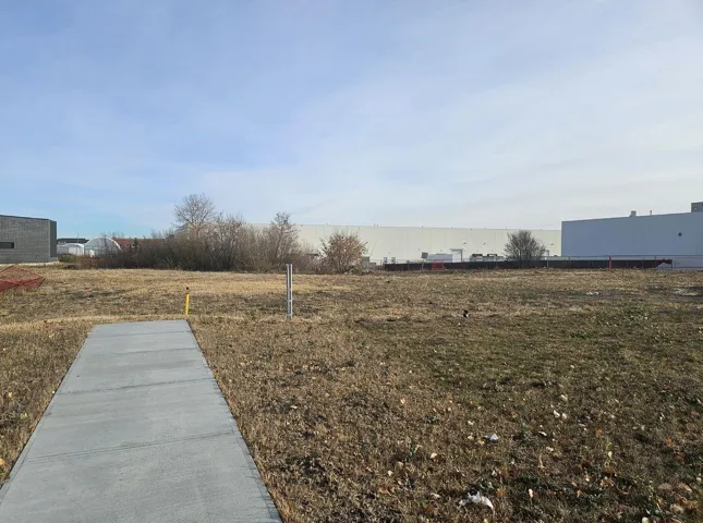 4905 Roper Road, Edmonton, Alberta T6B3R1