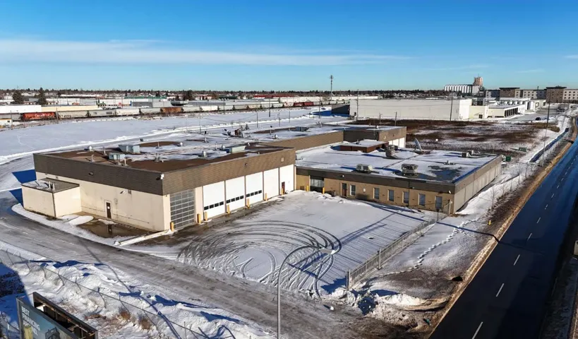 13940 Yellowhead Trail NW, Edmonton, Alberta T5L3C2