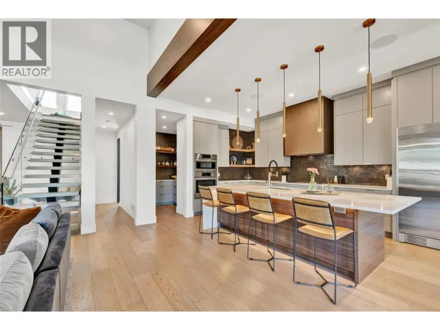 364 Christleton Avenue, Kelowna, British Columbia V1Y5H7