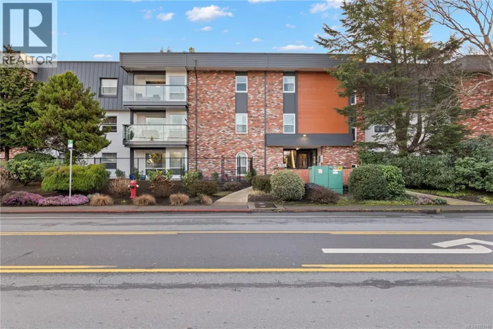 206 1725 Cedar Hill Cross Rd, Saanich, British Columbia V8P2P8