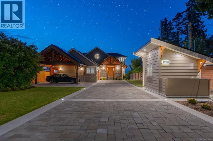 5411 Parker Ave, Saanich, British Columbia V8Y2N2