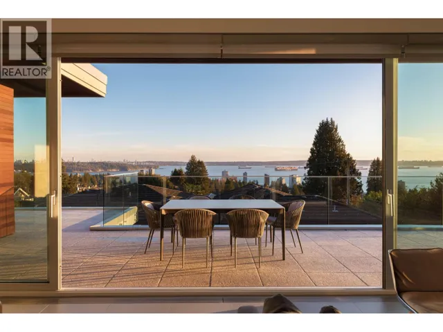 1715 22ND STREET, West Vancouver, British Columbia V7V4E4