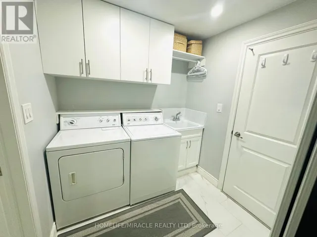 28 PEACHWOOD CRESCENT, Hamilton (Stoney Creek), Ontario L8E5Z8