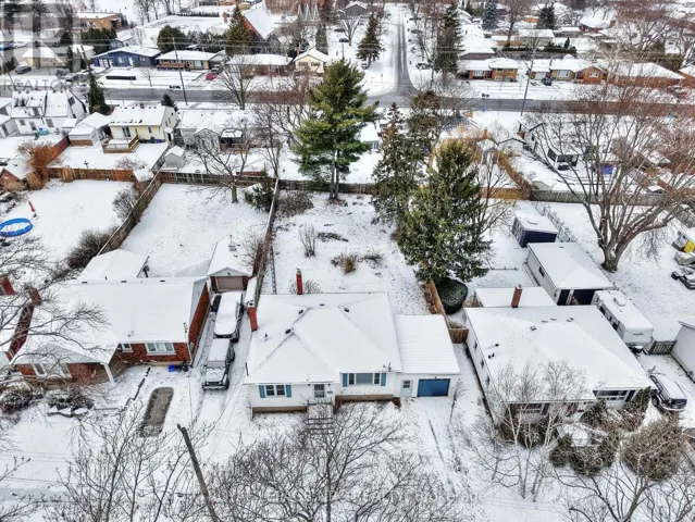 17 LORA STREET, St. Catharines (Vine/Linwell), Ontario L2N3S4