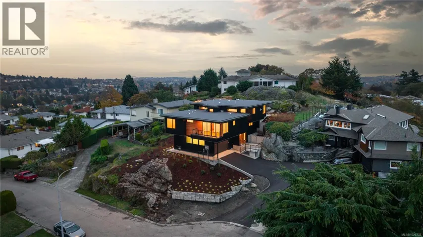 3700 Kootenay Pl, Saanich, British Columbia V8P2G2