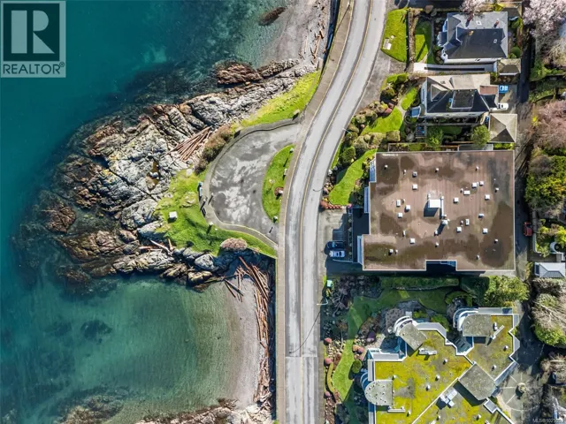 305 1270 Beach Dr, Oak Bay, British Columbia V8S2N3