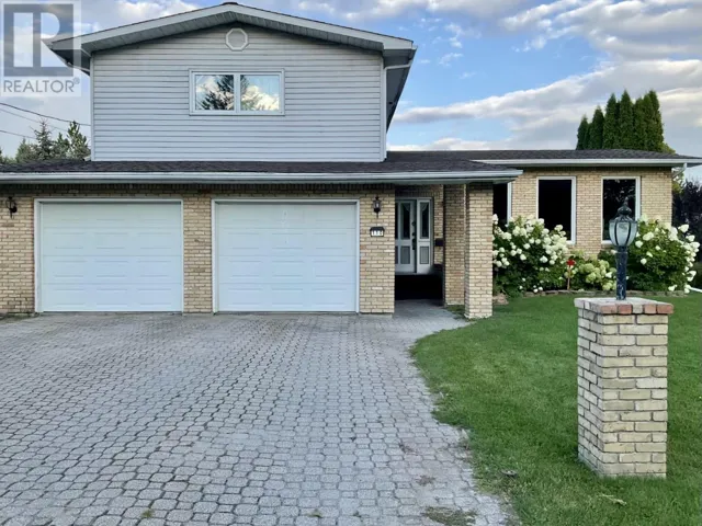 110 Oakwood RD, Fort Frances, Ontario P9A3V3