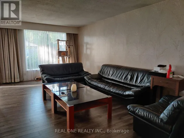 UPPER - 9 LISBURN CRESCENT, Toronto (Don Valley Village), Ontario M2J2Z4