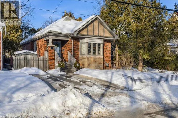 5 ALMA Street, Dundas, Ontario L9H2C8
