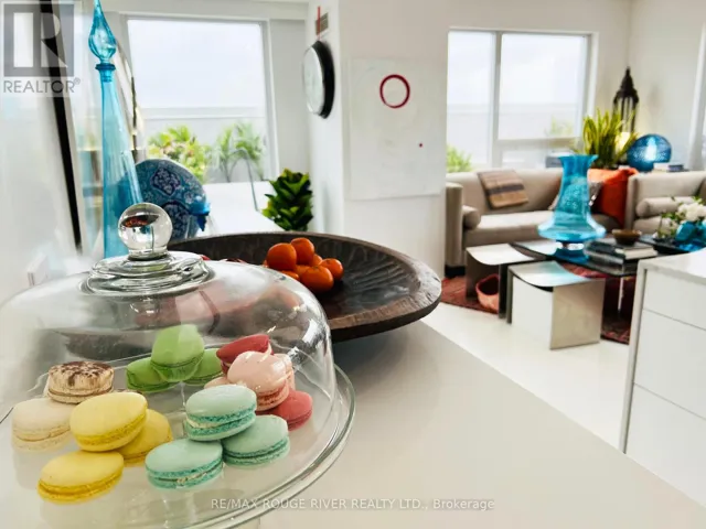 702 - 701 SHEPPARD AVENUE W, Toronto (Clanton Park), Ontario M3H0B2