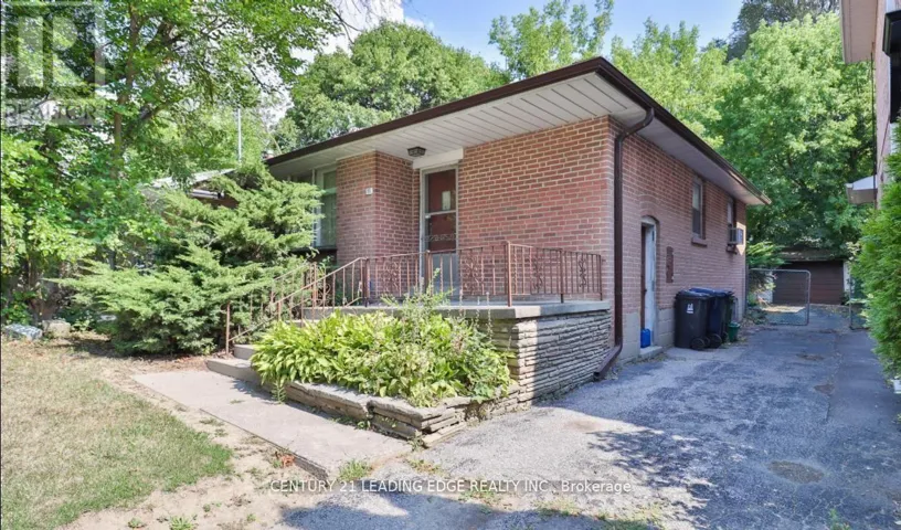 11 COLLINSON BOULEVARD, Toronto (Clanton Park), Ontario M3H3B7
