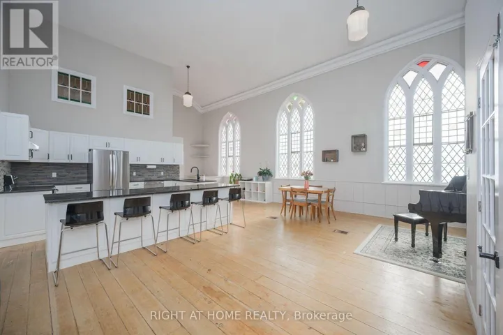 3318 DUNDAS STREET, Burlington (Headon), Ontario L7P0S8