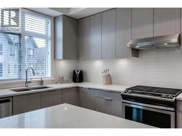 170 Celano Crescent Unit# 4, Kelowna, British Columbia V1V0B6