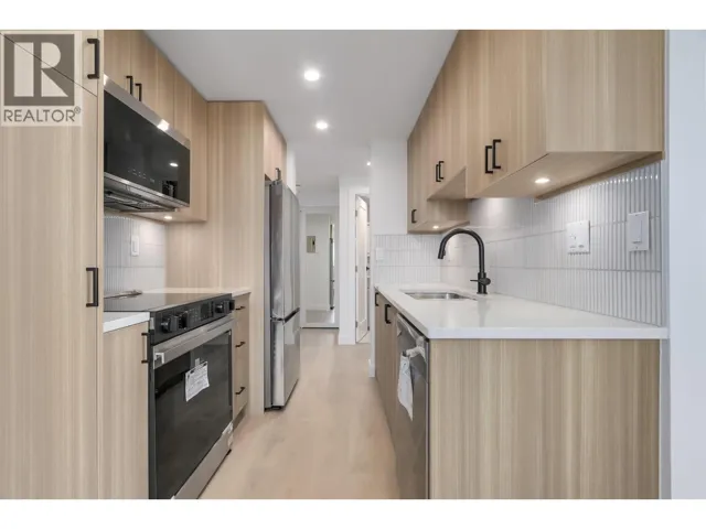 1206 110 W 4TH STREET, North Vancouver, British Columbia V7L0E6
