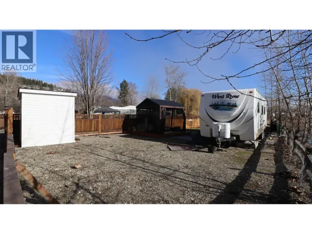 13 Marina Way, Lee Creek, British Columbia V0E1M4