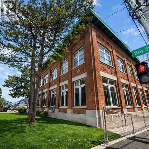 100 - 231 BAY STREET N, Hamilton (Central), Ontario L8R2R1