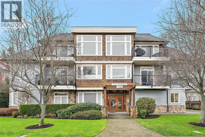 303 9942 Third St, Sidney, British Columbia V8L3B2