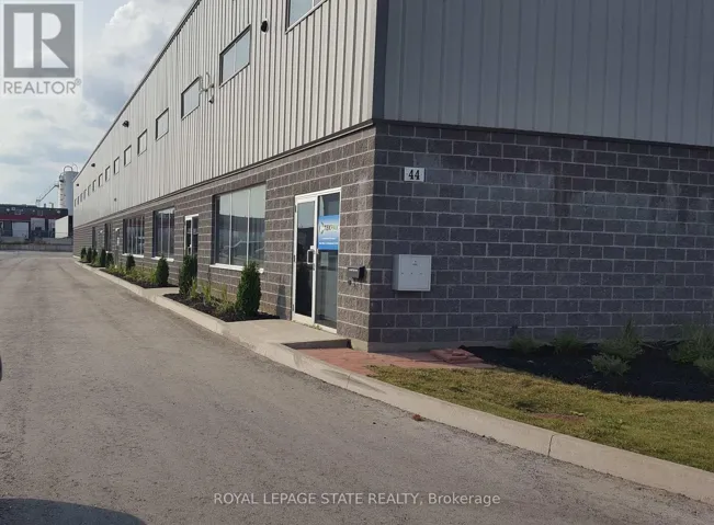 44 DITTON ROAD, Hamilton (Rymal), Ontario L8W0A9
