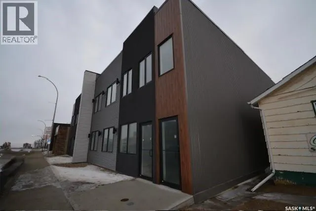 1143 Winnipeg STREET, Regina, Saskatchewan S4R1J5