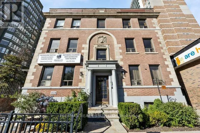 2 - 134 CARLTON STREET, Toronto (Cabbagetown-South St. James Town), Ontario M5A2K1