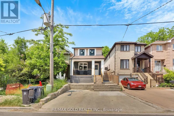 8 FAIRGLEN CRESCENT, Toronto (Humberlea-Pelmo Park), Ontario M9N1S2