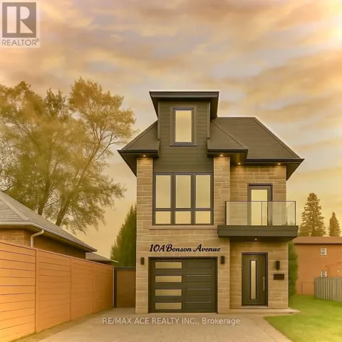 10A BENSON AVENUE, Mississauga (Port Credit), Ontario L5H2P2