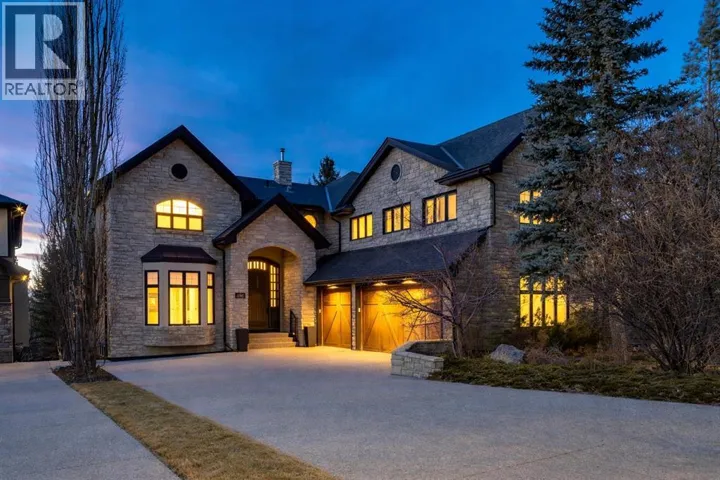 2767 77 Street SW, Calgary, Alberta T3H0G2