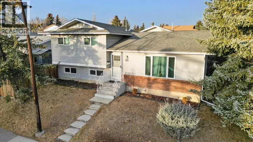 98 Ranch Glen Drive NW, Calgary, Alberta T3G1E5