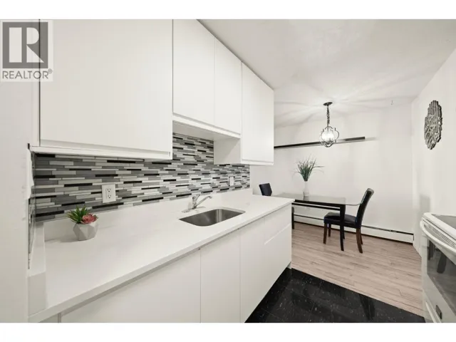 203 131 W 4TH STREET, North Vancouver, British Columbia V7M3C8