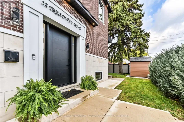 32 TREADWAY BOULEVARD, Toronto (East York), Ontario M4C2Z7