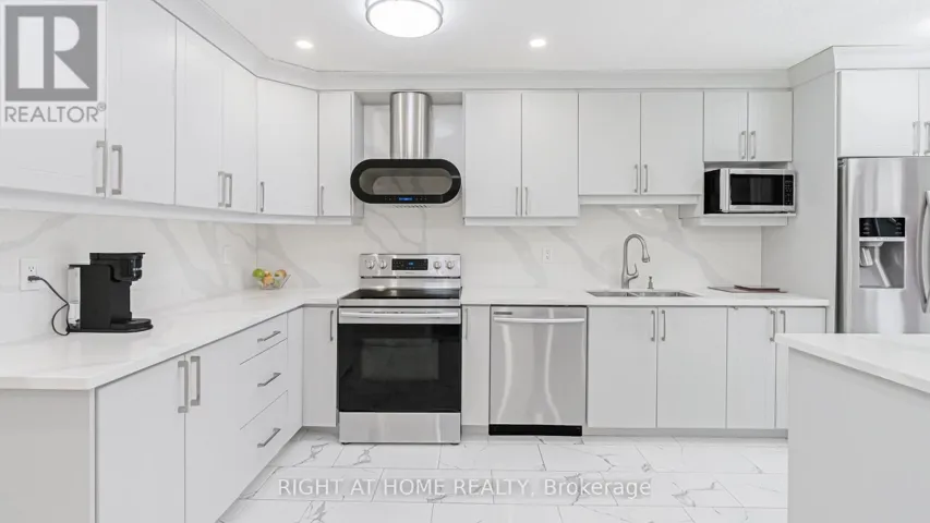 253 FERNFOREST DRIVE, Brampton (Sandringham-Wellington), Ontario L6R1E1