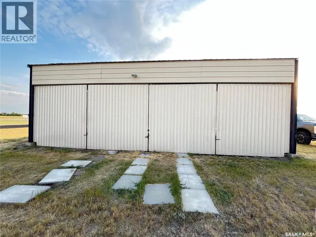 . Airport ROAD, Maple Creek, Saskatchewan S0N1N0